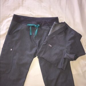 FIGS Gray Scrub Set Small